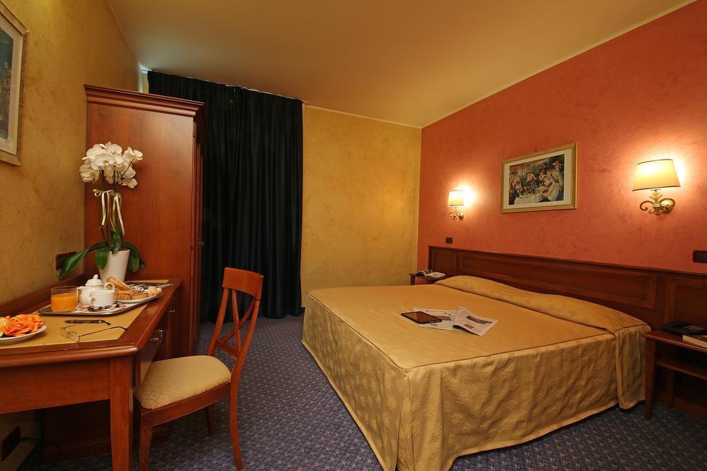 Hotel Abacus Porto Mantovano Esterno foto