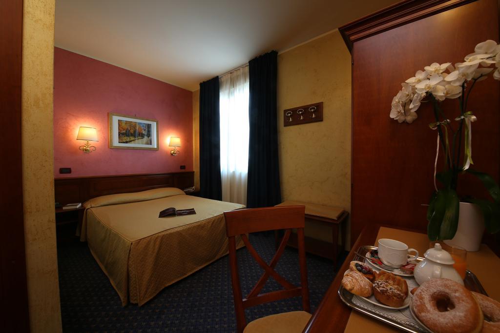 Hotel Abacus Porto Mantovano Esterno foto