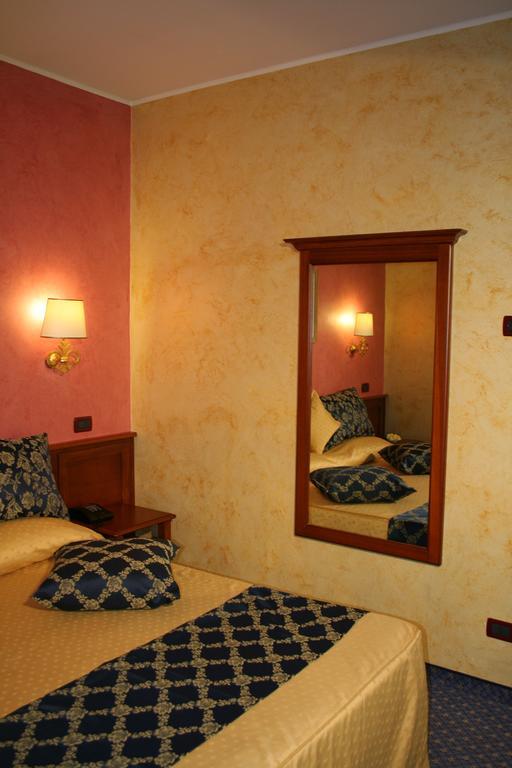 Hotel Abacus Porto Mantovano Esterno foto