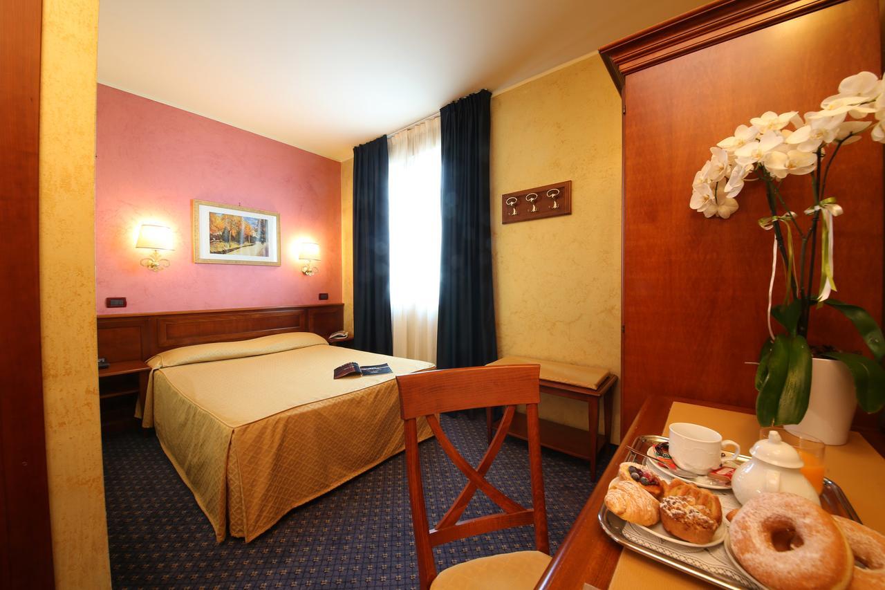 Hotel Abacus Porto Mantovano Esterno foto