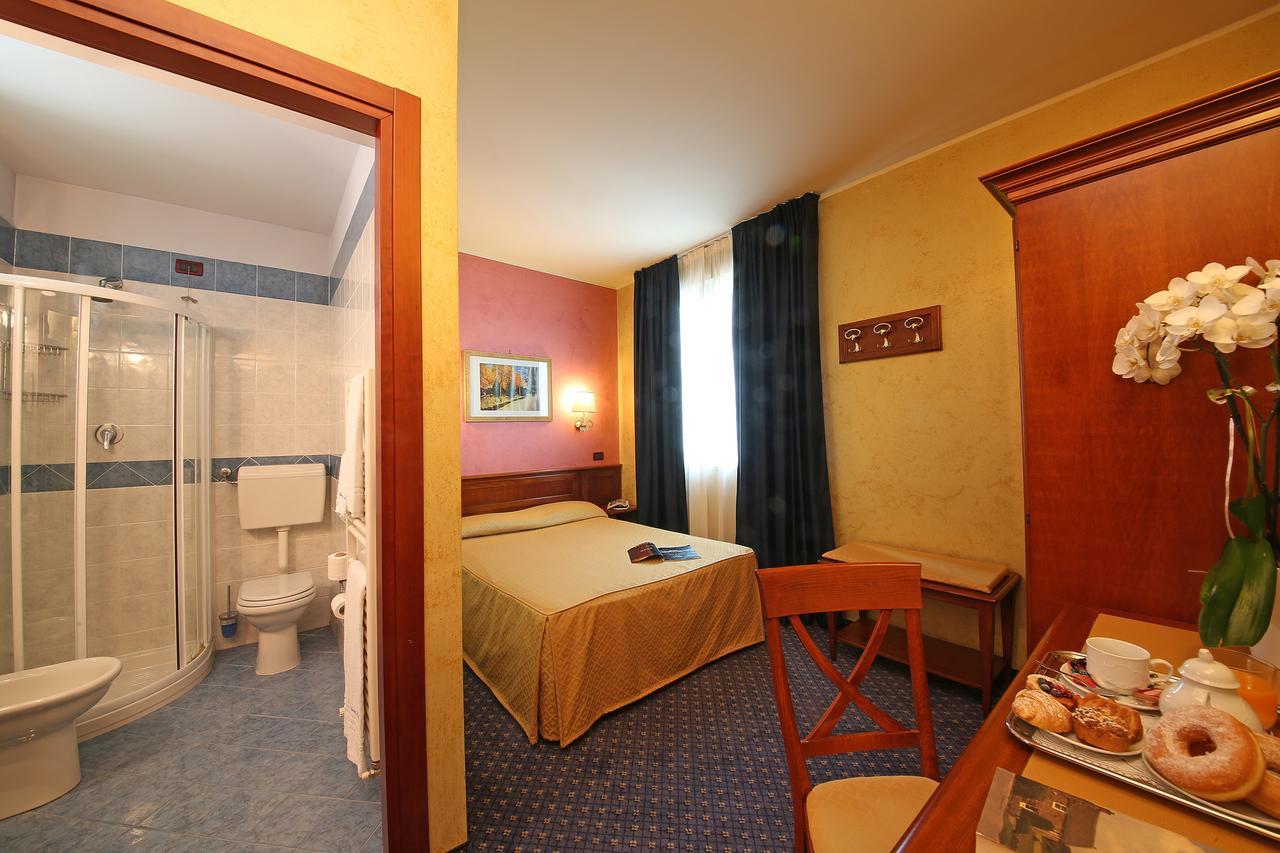 Hotel Abacus Porto Mantovano Esterno foto