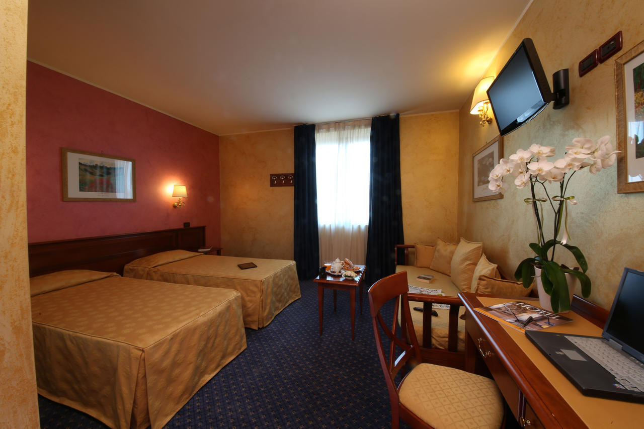 Hotel Abacus Porto Mantovano Camera foto